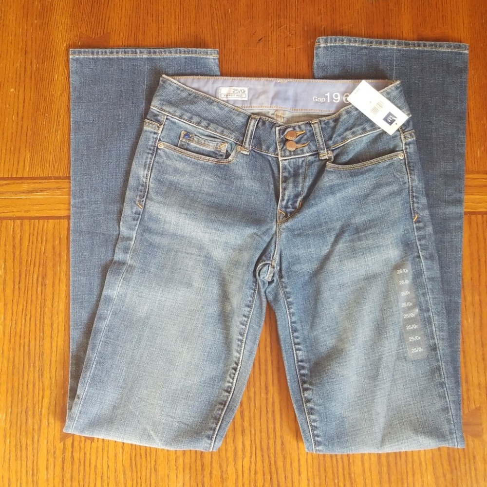 New Gap size 0, 25r, light Perfect boot denim jean